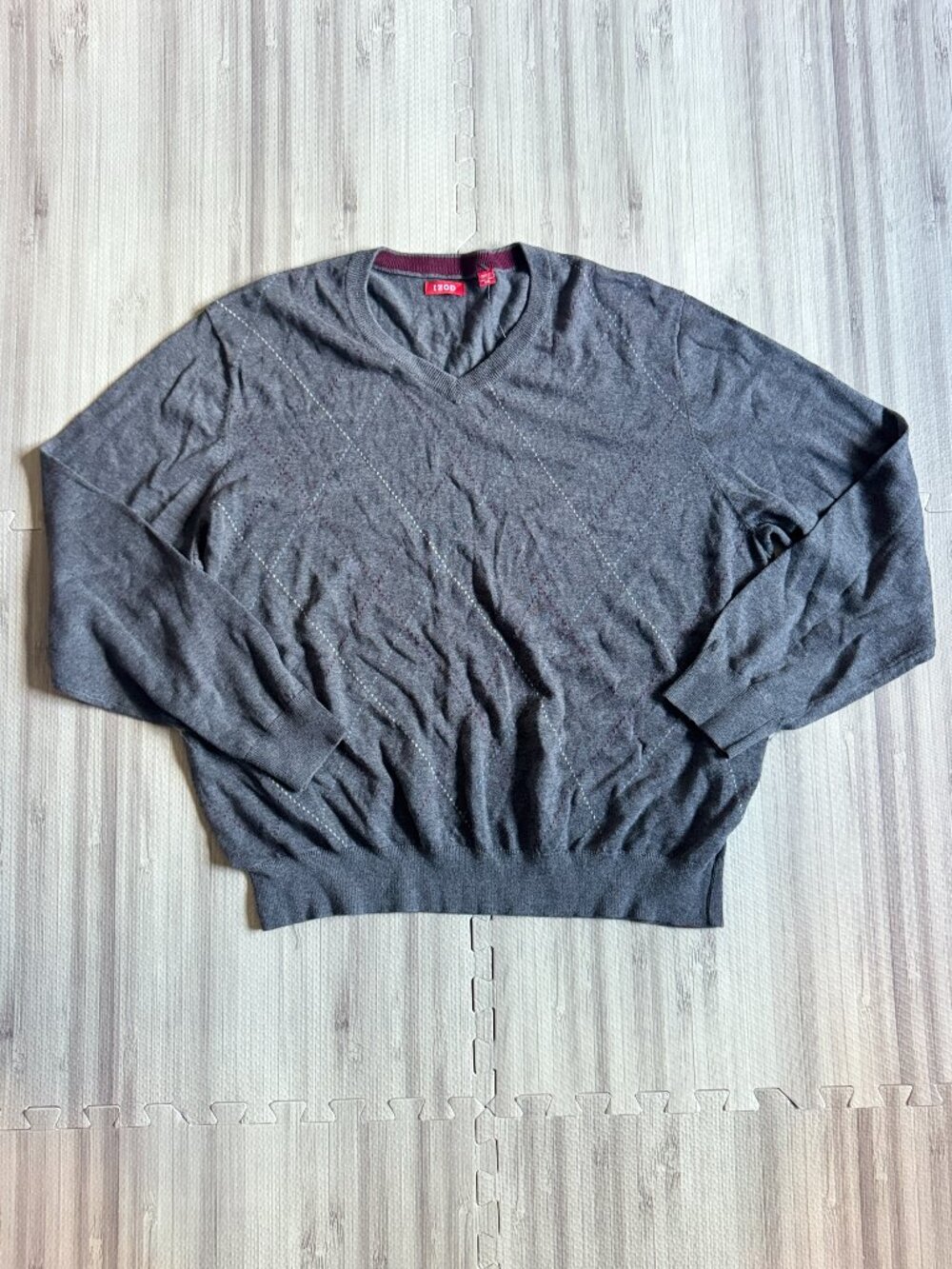 NWT IZOD Men's Charcoal Grey Argyle V-Neck Sweater